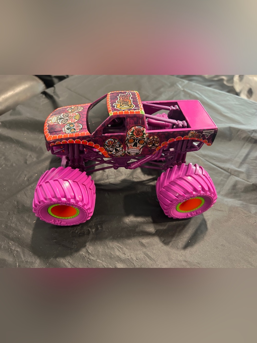 Calavera Monster Jam  Truck Toy - Pink  Skull Design